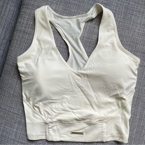 • NEW WITHOUT TAG WHITNEY SIMMONS GYMSHARK WHITE CREAM TANK BUILT IN BRA SMALL